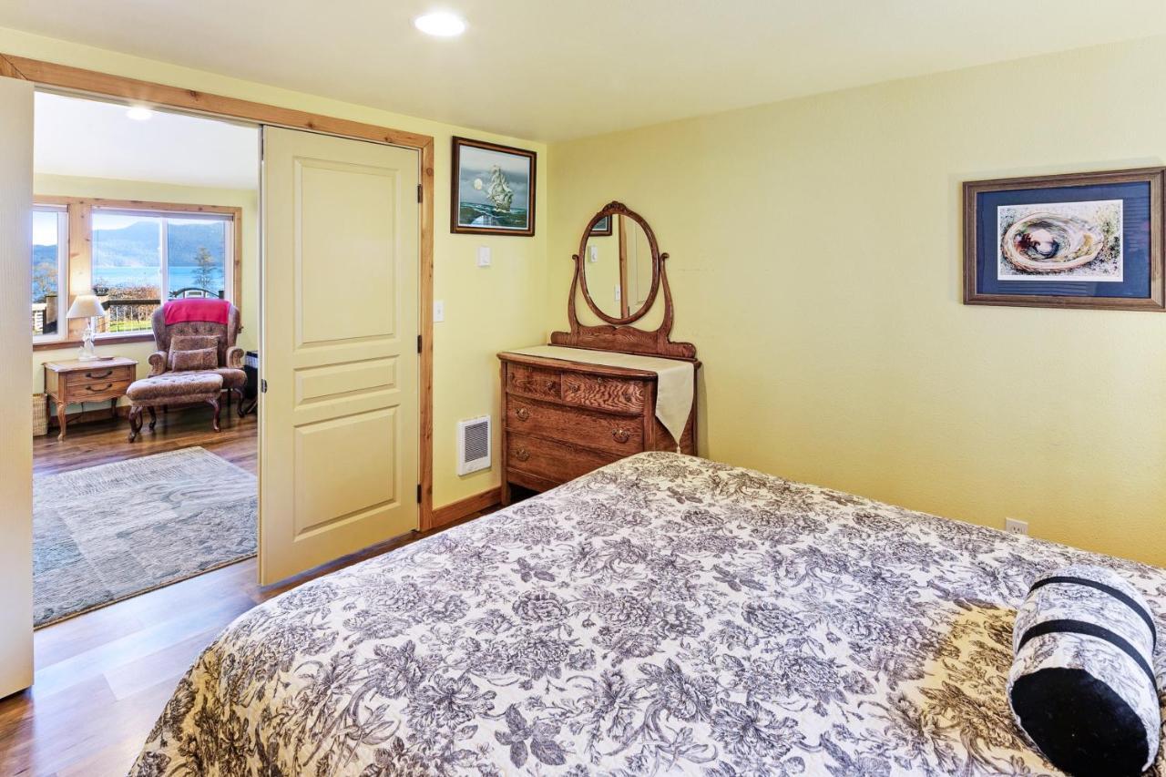 Obstruction Pass Cottage Olga Bagian luar foto