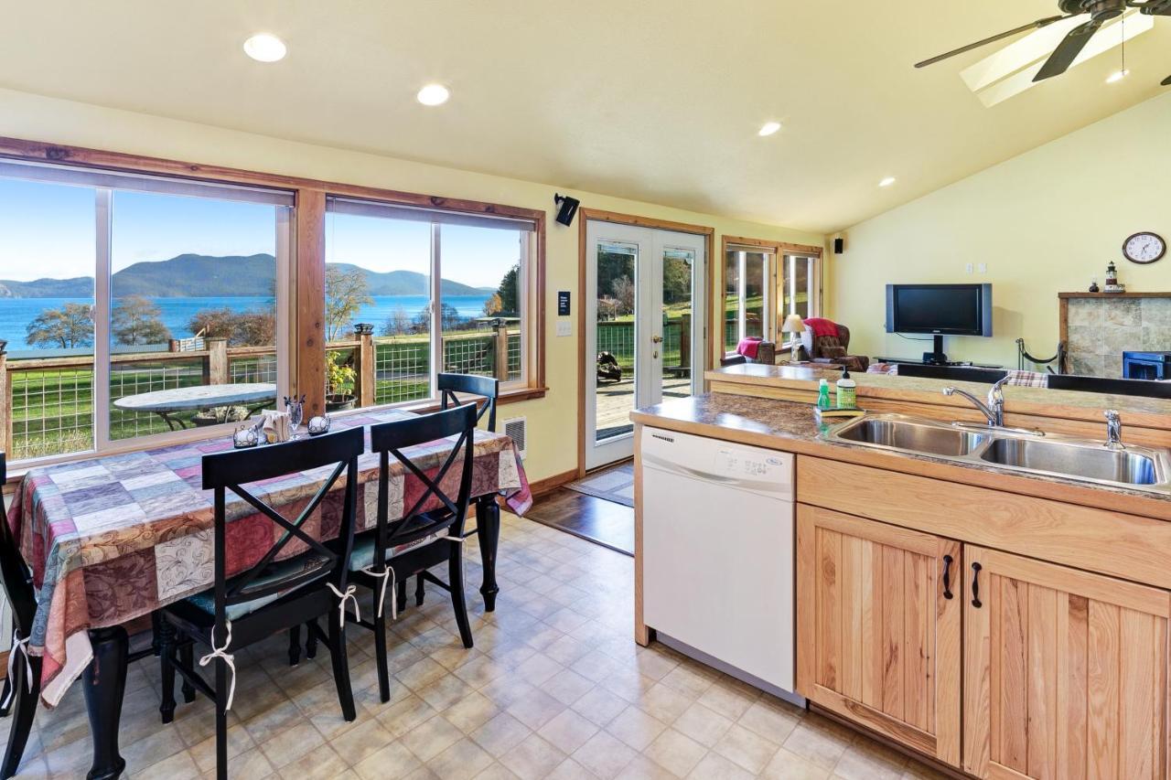 Obstruction Pass Cottage Olga Bagian luar foto